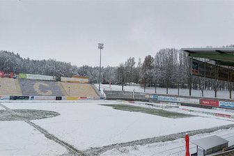 VFC Plauen: Kurzfristige Spielabsage in der Fußball-Oberliga sorgt für Frust auf allen Seiten - Bespielbar oder nicht? Das war am Samstag im Plauener Vogtlandstadion die Frage. Der Schiedsrichter entschied: Nein!