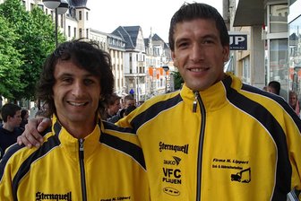 VFC Plauen steuert auf die entscheidenden Wochen zu - Genau vor 20 Jahren war der heutige Geschäftsführer vom Bischofswerda FV, Alexander Gleis (rechts), beim VFC Plauen der Sturmpartner von Andriy Zapyshnyi (links).