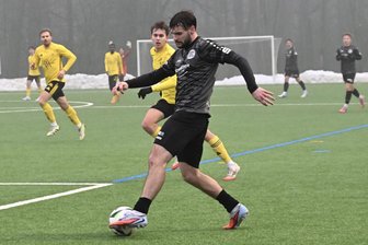 VFC Plauen trotzt anstrengender Halbzeitpause und gewinnt mit einem Dreierpack von Paul Kämpfer - VFC-Stürmer Paul Kämpfer hatte in Chemnitz einen guten Tag erwischt. Er trug sich dreimal für Plauen in die Torschützenliste ein.