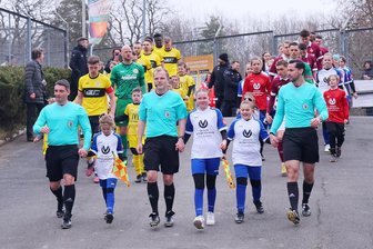 VFC Plauen: Warum die Kapitänsfrage beim Regionalliga-Aufsteiger geklärt und dennoch offen ist - Die Fans des VFC Plauen müssen sich überraschen lassen, wer ihr Team am Sonntag als Kapitän aufs Feld führt. Im Sachsenpokal-Spiel gegen Dynamo Dresden im März (Foto) war es Tom Fischer.
