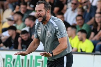 VFC und Syrau wollen Pokalhürde nehmen - VFC-Trainer Karsten Oswald, hier beim Derby in Auerbach, warnt sein Team vor dem Pokalspiel bei Motor Wilsdruff vor Überheblichkeit.