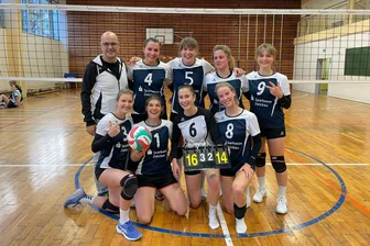 VfL Wildenfels: Freudentränen nach viertem Saisonsieg der Volleyballerinnen - 3:2-Sieg nach 0:2-Rückstand: Die Freude über den hart erkämpften vierten Saisonsieg ist den Frauen des VfL Wildenfels anzusehen.