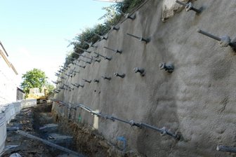 Viel mehr Beton für Stützwandbau nötig -