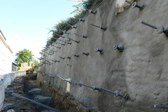 Viel mehr Beton für Stützwandbau nötig -