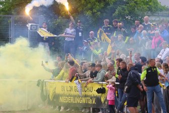 Viel Rauch um nichts oder ein Problem? Pyrotechnik im Kreisverband Fußball Zwickau - Am Kreispokalwochenende wurde in diesem Jahr im Raum Zwickau mehrmals gezündelt. Nicht nur – wie auf dem Foto zu sehen – während des Männerfinales, sondern auch bei zwei Junioren-Endspielen.
