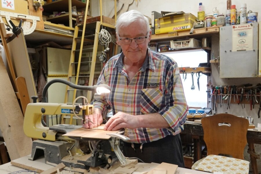 Vielauer Handwerker lebt seinen Traum vom Holz - In seiner urigen Werkstatt ist Andreas Kunz in seinem Element. Wenn er es gesundheitlich schafft, erledigt er ab und an auch noch kleinere Aufträge für Privatleute. 