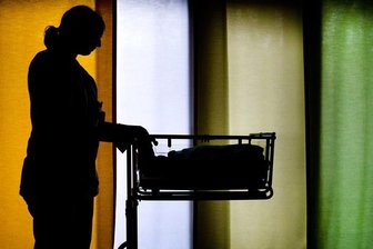 Viele Hebammen können sich Geburtshilfe nicht mehr leisten - 