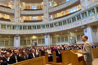 „Viele Menschen möchten eine Anklage“: Hendrik Streeck zieht drei Lehren aus Corona - Hendrik Streeck in der Frauenkirche in Dresden.