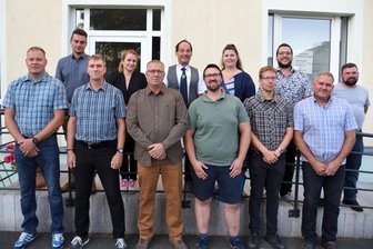 Viele neue Gesichter: Sie wollen Triebel voran bringen - Der neue Gemeinderat von Triebel mit Bürgermeister Udo Seeger (Freie Wähler Triebel/hinterer Reihe Mitte).