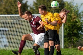 "Viele Spiele, wenig Training" - Die Kicker aus Geringswalde (in Gelb) und Auerswalde testen am Wochenende wieder. In der Mittelsachsenliga treffen sie bereits am 1. Spieltag in zwei Wochen aufeinander.
