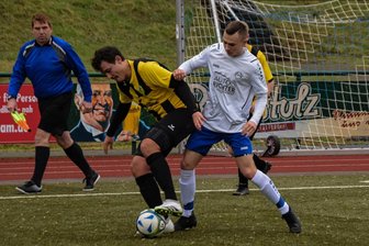 Viele Tore: Fußballer von Barkas Frankenberg und SC Altmittweida trennen sich remis - Patrick Richter (l.), hier im Zweikampf mit dem Frankenberger Tom Römer, musste kurz vor Schluss noch den Ausgleich hinnehmen.