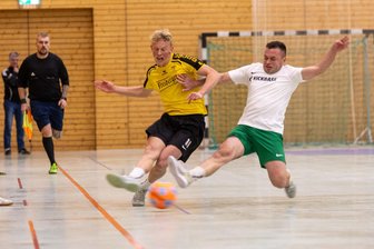 Viele Tore und packende Spiele: Turnier um den Silberstadtpokal des BSC Freiberg begeistert Fußballfans - Die Kicker des BSC Freiberg und des TSV Langhennersdorf lieferten sich in der Vorrunde ein packendes Duell. Am Ende landeten die Gastgeber um Lukas Griesbach nur auf Rang 7, der TSV wurde Vierter.