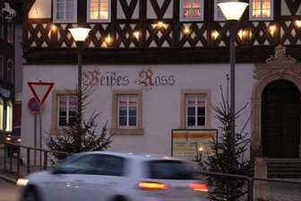 Vielerorts brennen Laternen nachts durch - An den Wochenenden wird die Straßenbeleuchtung in Hartenstein in den Morgenstunden jetzt wieder früher als bisher eingeschaltet. 