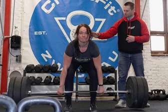 Vielerorts gilt jetzt 2G plus - Wie Betroffene in Zwickau damit umgehen - In den vergangenen Wochen waren die Mitarbeiter des Studios Crossfit in Zwickau meist unter sich. Ab dem heutigen Samstag bieten Luisa Schiffmann und Richard Görner wieder Kurse an. Dabei gilt die 2G-plus-Regel. 