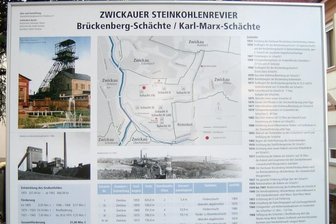 Vieles erinnert an den Bergbau - Diese Schautafel auf dem Zwickauer Brückenberg gibt einen Überblick über die Brückenbergschächte/Karl-Marx-Schächte.