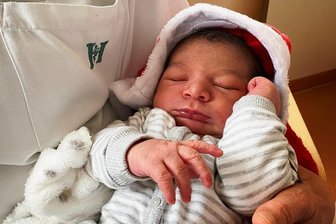 Vier Christkinder im Vogtland geboren - Der kleine Oskar Joel kam am Heiligabend als erstes von drei "Christkinder" im Vogtlandklinikum zur Welt.