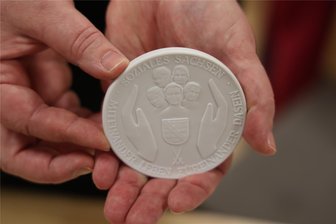 Vier Erzgebirger bekommen Annen-Medaille in Dresden - In dieser Woche ist an 20 Frauen und Männer in Sachsen die Annen-Medaille (Archivfoto) verliehen worden. Darunter waren vier Ausgezeichnete aus dem Erzgebirgskreis.