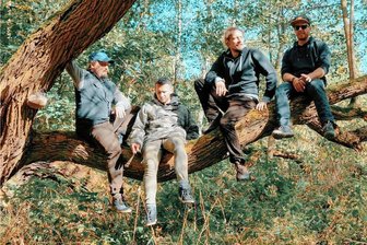 Vier kernige Typen aus dem Erzgebirge setzen auf deutschen Rock: Wer steckt hinter der Band Audio-Activ? - Daniel Langer, Benjamin Langer, Florian Wirth, Finn Weber (von links) sind die Band "audio-activ". Sie haben schon mehrere Alben und Singles veröffentlicht. Ihre Musik ist unter anderem bei Spotify zu finden.