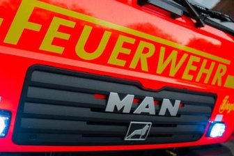 Vier Meter langer Holzstapel brennt in Chemnitz ab -