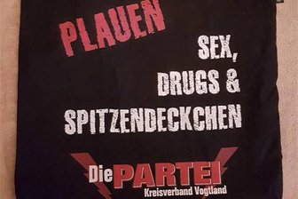 Vier Mitglieder der Satirepartei Die Partei wollen in den Plauener Stadtrat - Diesen Einkaufsbeutel hatte die Satirepartei zur letzten Kommunalwahl unters Volk gebracht.