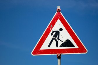 Vier neue Straßensperrungen nach Ostern in Plauen: Das müssen Autofahrer wissen - Ja, jetzt wird wieder in die Hände gespuckt.