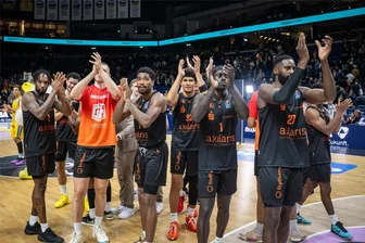Vier Spieler ragen heraus: Die Basketballer der Niners Chemnitz nach dem Sieg bei Alba Berlin in der Einzelkritik - Erster Auswärtssieg der Saison: Mit einer starken Teamleistung gewannen die Niners Chemnitz am Sonntag mit 81:78 bei Alba Berlin.