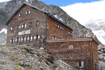 Vier Stunden Kraxeln bis zum ersten Ton: Wie Musiker auf die Zwickauer Hütte kommen - Die Zwickauer Hütte in den Südtiroler Alpen. Am 23. Juli steht dort eine Festkonzert auf dem Programm.