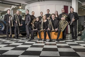 Vier Tipps für die Woche in Mittelsachsen: Mehr als nur Silvester - Kaltes Wasser, heiße Rhythmen - Das Sächsische Blechbläser Consort musiziert in Freiberg.