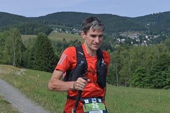 Vier Ultraläufe in nur acht Wochen: Vogtländer testet seine Grenzen aus - Auf den Wegen rund um Klingenthal trainiert Thomas Ungethüm und holt sich die nötigen Körner für die Ultraläufe.