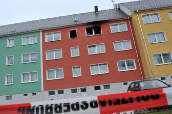 Vier Verletzte bei Bränden im Vogtland - Nach einem Wohnungsbrand am Sonntag in Pausa ist ein 29-jähriger Mann mit schweren Brandverletzungen in eine Spezialklinik geflogen worden.