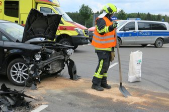 Vier Verletzte bei Kollision auf Kreuzung von B93 und S282 -