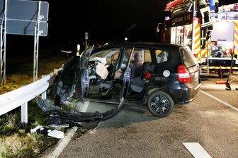 Vier Verletzte bei Unfall an Kreuzung bei Tauscha - Bei einem Unfall wegen einer Vorfahrtsverletzung am Mittwoch in Tauscha sind vier Personen verletzt worden.