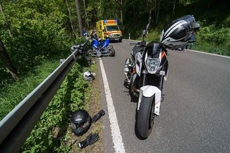 Vier Verletzte bei Unfall mit Quad und Motorrad -