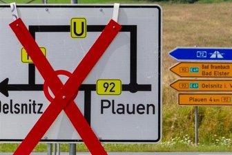 Vier Vollsperrungen sorgen in der Region für Behinderungen - Noch verdecken die Schilder die Vollsperrung, aber ab Montag wird es ernst: Dann ist die B 92 zwischen Plauen und Oelsnitz dicht.