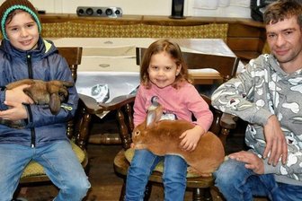 Vierjährige gewinnt Züchter-Pokal - Die Züchter-Familie Rödel aus Bösenbrunn mit Vater Christian (37), Sohn Justus (8) und Tochter Merle (4). 