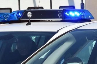 Vierjähriger spielt am Zündschlüssel und setzt Auto in Gang -