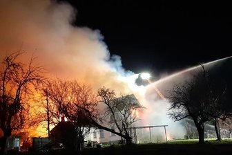Vierseithof brennt nieder - Am Samstagabend hat ein Vierseithof an der Schönecker Straße von Tirschendorf gebrannt. 