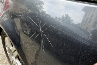 Vierzehn Autos auf dem Sonnenberg zerkratzt -