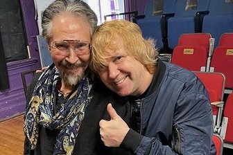 Viktorianischer Pop: Tobias Künzel von den Prinzen hat ein Charles-Dickens-Musical geschrieben - Im Namen von Charles Dickens: Der britische Musical-Autor Harry Meacher (link) und der sächsische Komponist Tobias Künzel. 