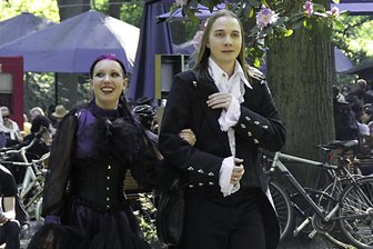 Viktorianisches Frühstück und Draisinenfahrt: Steampunk möchte Schloss Wolkenburg in Limbach-Oberfrohna erobern - Ähnlich wie hier beim Wave-Gotik-Treffen in Leipzig werden auch Ende August auf dem Schloss Wolkenburg zahlreiche begeisterte Steampunk-Fans ihre Kostüme präsentieren.