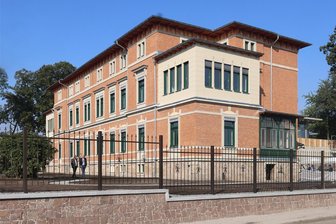Villa Schön in Zwickau: Jetzt macht sie ihrem Namen wieder alle Ehre - Die Villa Schön in Pölbitz erstrahlt in neuem alten Glanz. Metawerk hat sie restaurieren lassen und wird sie künftig als Firmensitz nutzen.