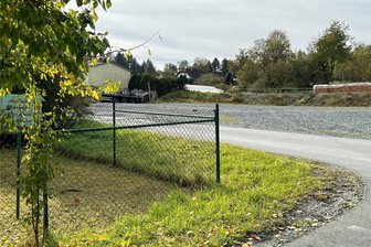 Viola-Park in Adorf: Bau beginnt im Frühjahr - Auf dieser Fläche an der Freiberger Straße in Adorf standen Heizhaus und Schornstein. Ab Frühjahr wird gebaut.