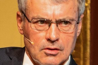 Vize-Landrat muss ab Januar ins Jobcenter - Uwe Drechsel - Der Beigeordnete muss ins Jobcenter wechseln, doch er will Vize-Landrat bleiben.