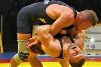 Vizemeister bei Halbzeit - Daheim schaffte der Thalheimer Kevin Mehlhorn unter anderem durch diese Soublesse einen Punktsieg gegen den Potsdamer Simon Papsdorf. Diesmal ging das gleiche Duell knapp zugunsten Pabsdorfs aus. 