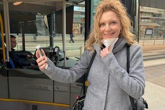 VMS-Fahrplandaten ab sofort bei Google, aber erst verzögert auf Papier - VMS-Teamleiterin Rebecca Schürer: VMS-Fahrplandaten gibt's jetzt bei Google.