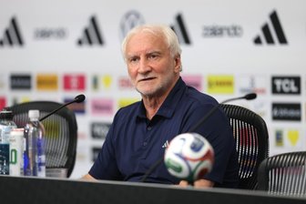 Völler spürt WM-Vorfreude - Neuer bereit für Curaçao-Start - Rudi Völler ist vor dem WM-Start optimistisch. 