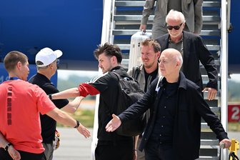 Völler und Neuendorf überbringen Scheck für Mexiko-Hilfe - DFB-Präsident Neuendorf und Sportdirektor Völler wollen in Mexiko einen Spendenscheck übergeben.
