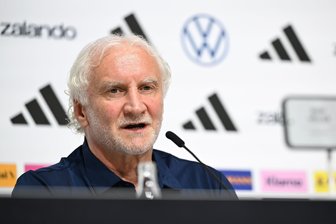 Völler will Änderung der FIFA-Regeln zum Verbandswechsel - Rudi Völler spricht bei der DFB-Pressekonferenz. (Archivbild)