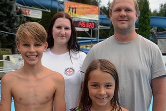Vogtländer entscheidet Deutsche Meisterschaft in Wasserrutschen für sich - Das sind die vier Sieger der Deutschen Meisterschaft: Conner Flechsig, Marie Hildebrandt, Milane Tietschert und Marcel Zimmer (von links).