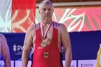 Vogtländer erfüllt sich WM-Traum - Andreas Spatschke bei der Siegerehrung in Warschau. 